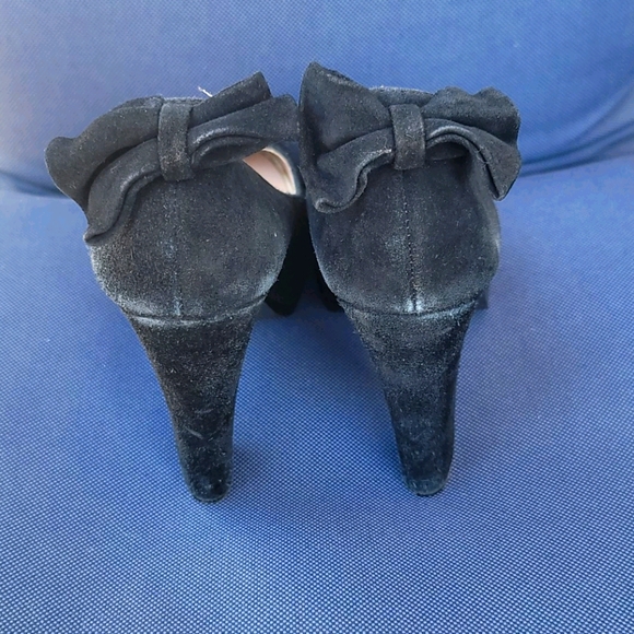 Heels - Picture 2 of 3